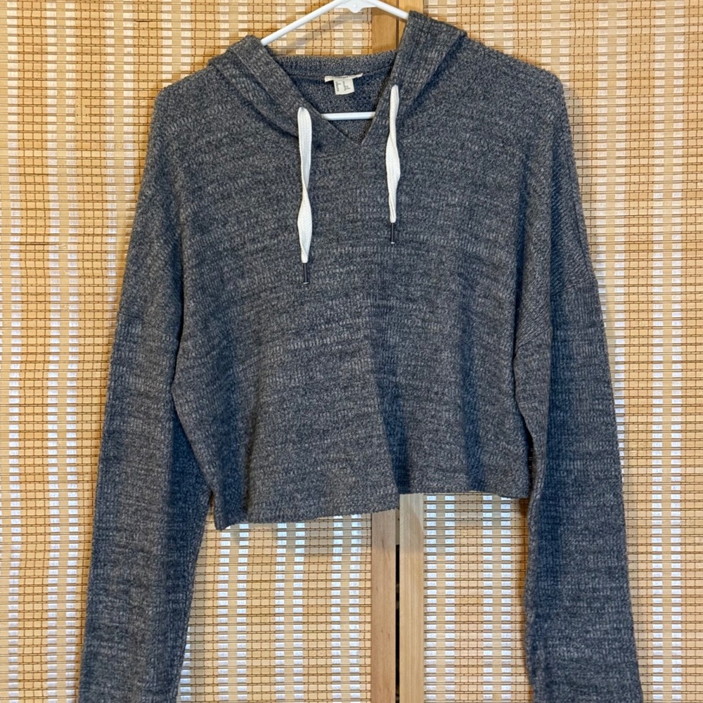 Forever 21 Womens Medium Cropped Hoodie Marled Grey Knit Pullover Sweater Beach